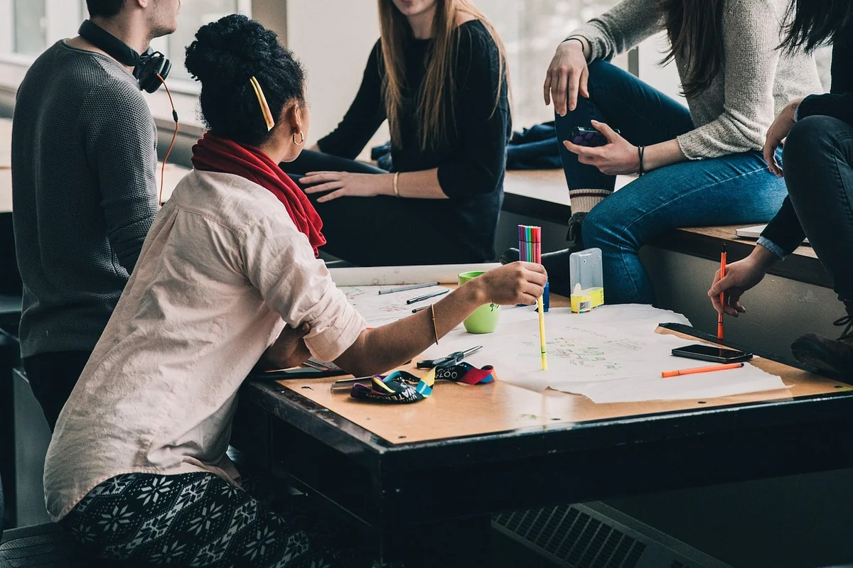 Rejoindre le groupe Facebook du comité d’entreprise Safran : guide pratique 2025