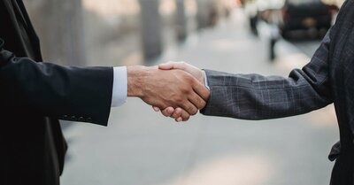 Négociation commerciale : stratégies clés pour réussir chaque deal