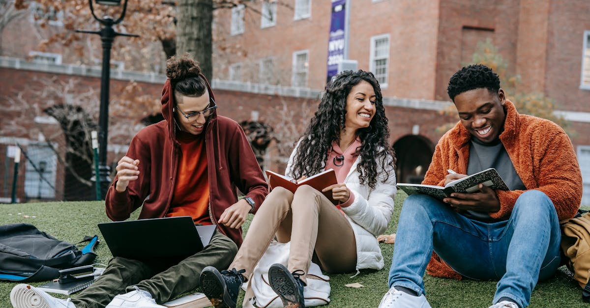 découvrez l'importance de la communication académique, ses enjeux et ses techniques essentielles pour une interaction efficace dans le milieu universitaire. apprenez à partager vos idées avec clarté et à mieux comprendre les attentes dans vos travaux académiques.