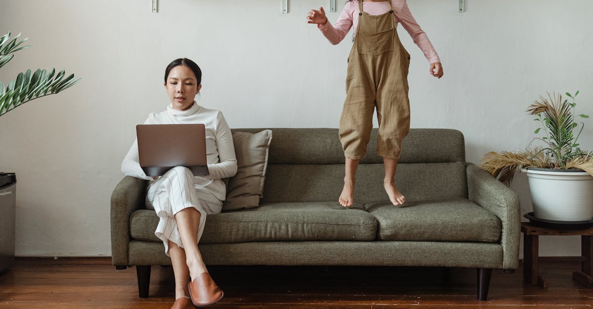 découvrez les avantages et les défis du télétravail, une solution moderne qui transforme notre façon de travailler. apprenez comment optimiser votre expérience de télétravail pour un équilibre entre vie professionnelle et personnelle.